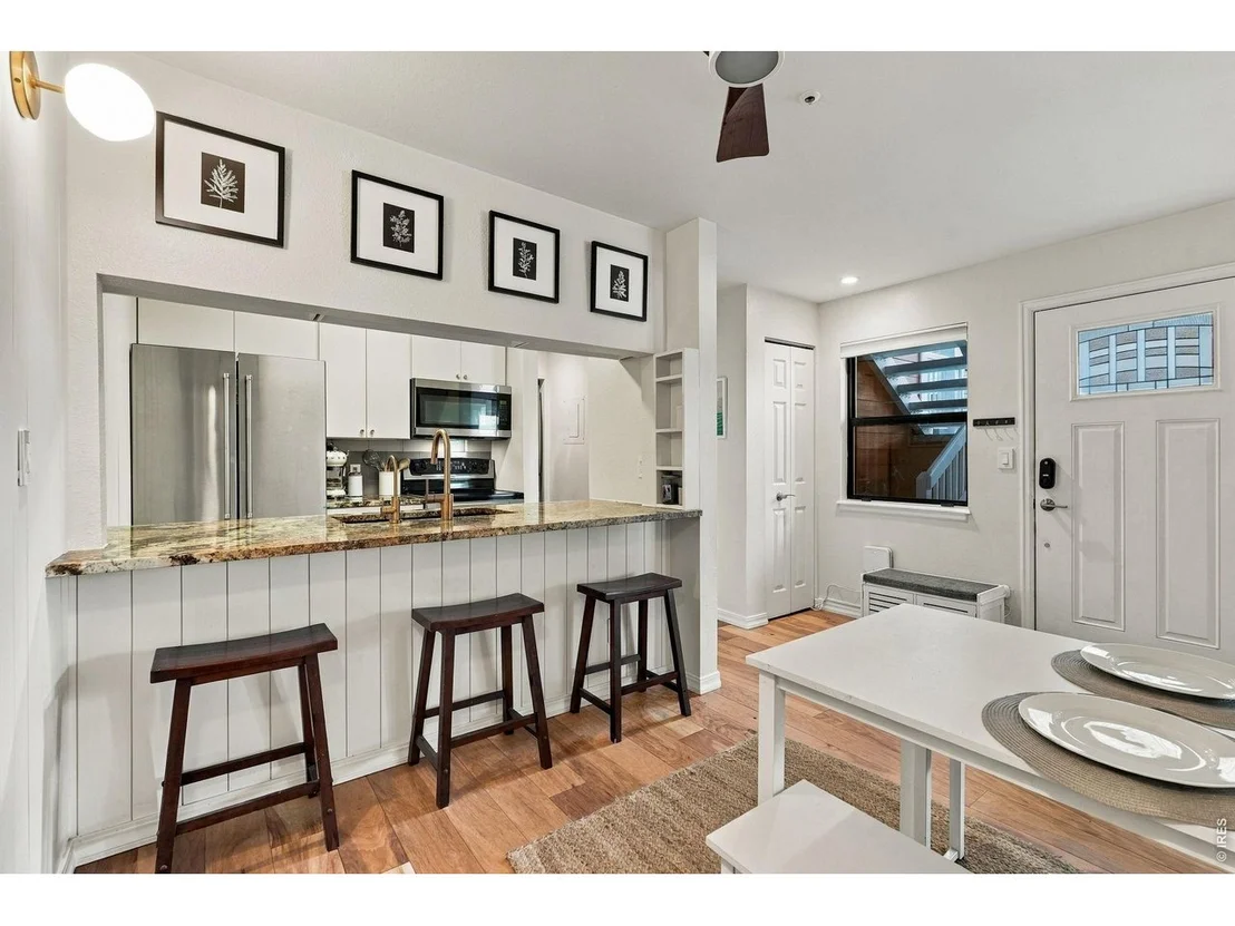 Photo of Unit 5 at 3025 Broadway St