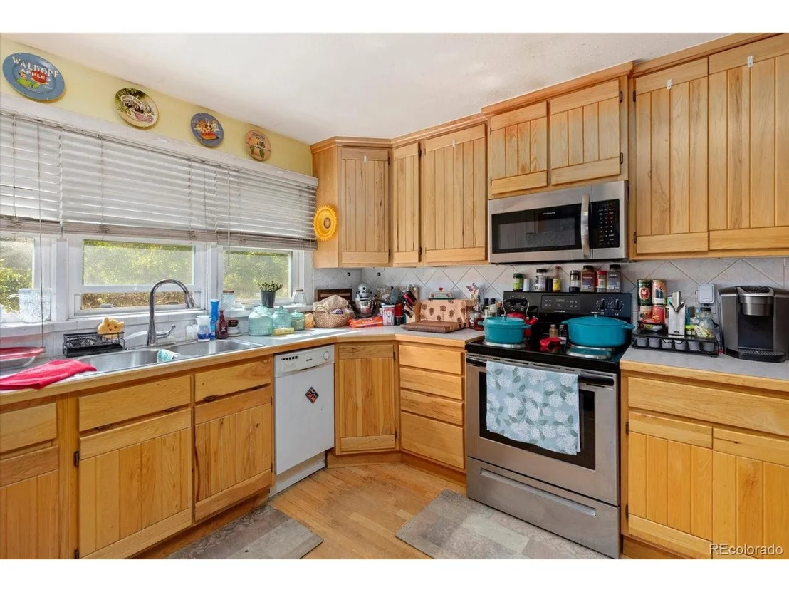 Photo of 622 W 2nd St