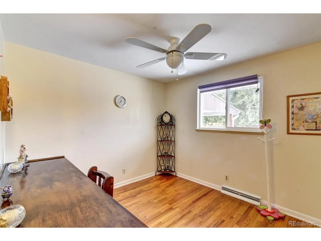 Photo of 6043 Field St