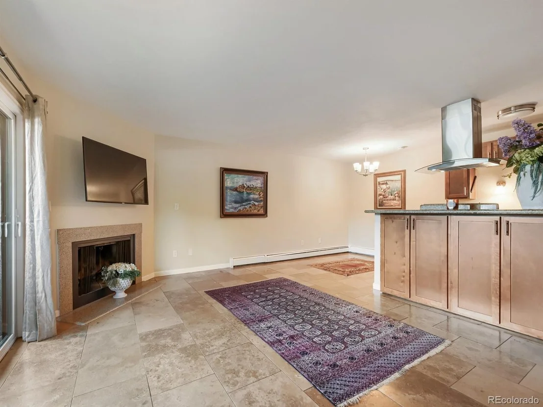 Photo of Unit 8 at 695 Manhattan Dr