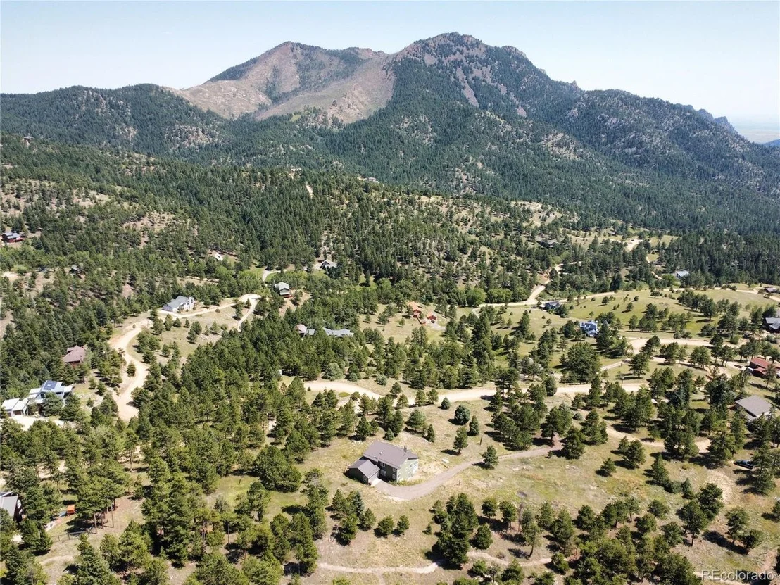 Photo of 395 Cougar Dr