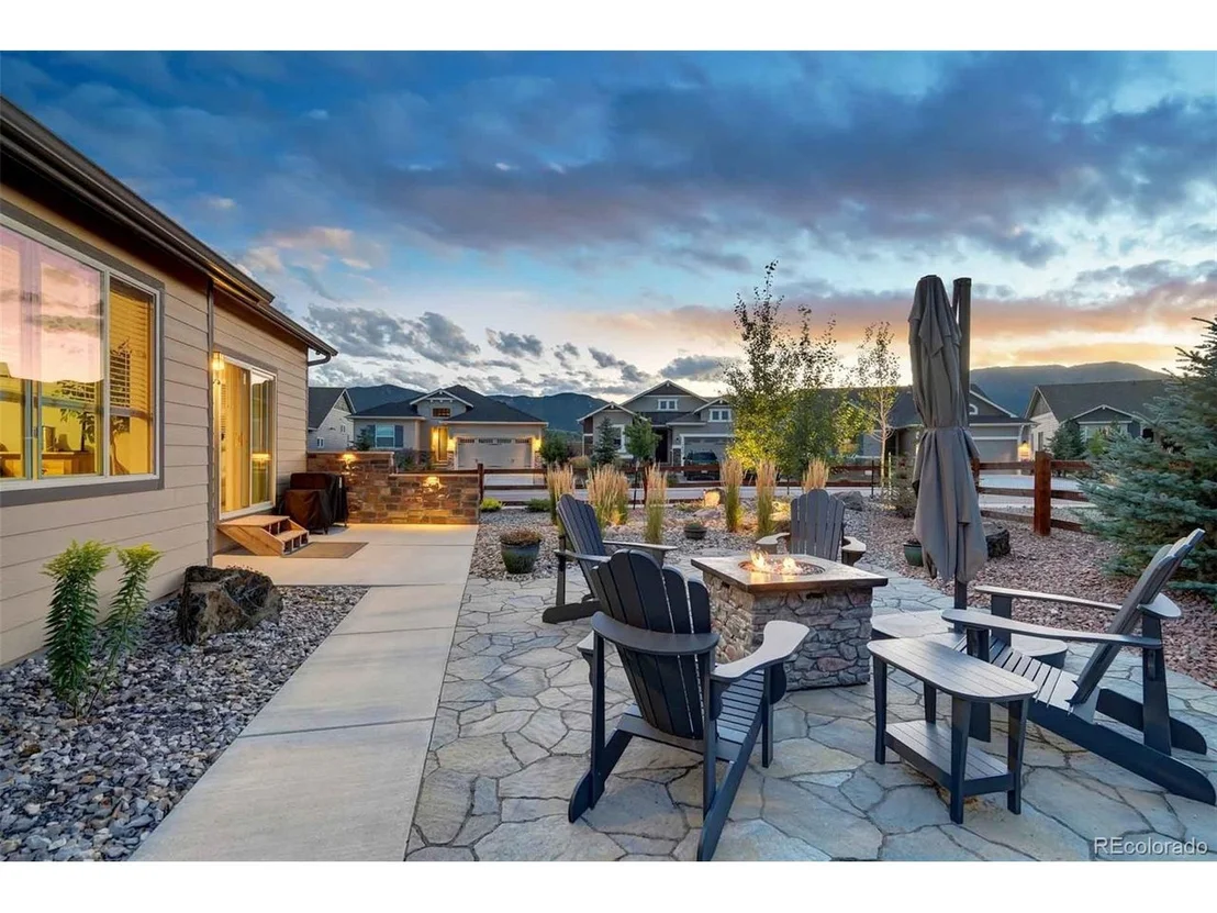 Photo of 2584 Lakes Edge Dr