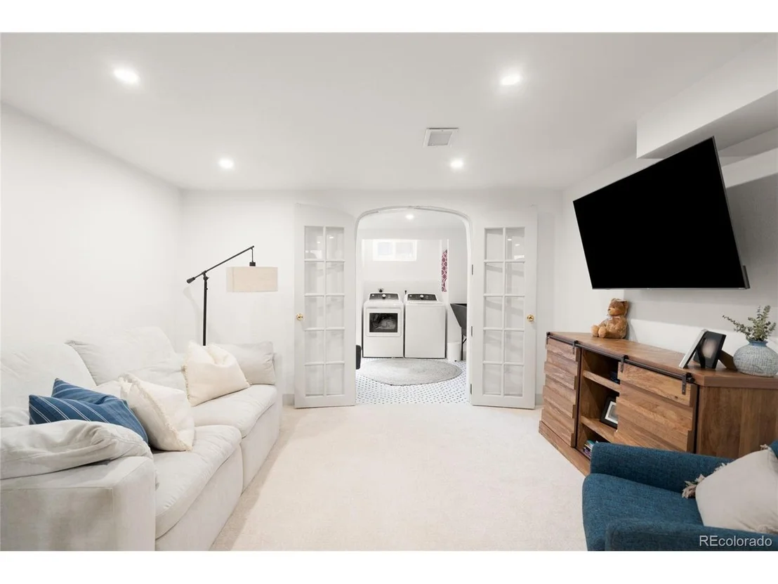 Photo of 2068 Jasmine St