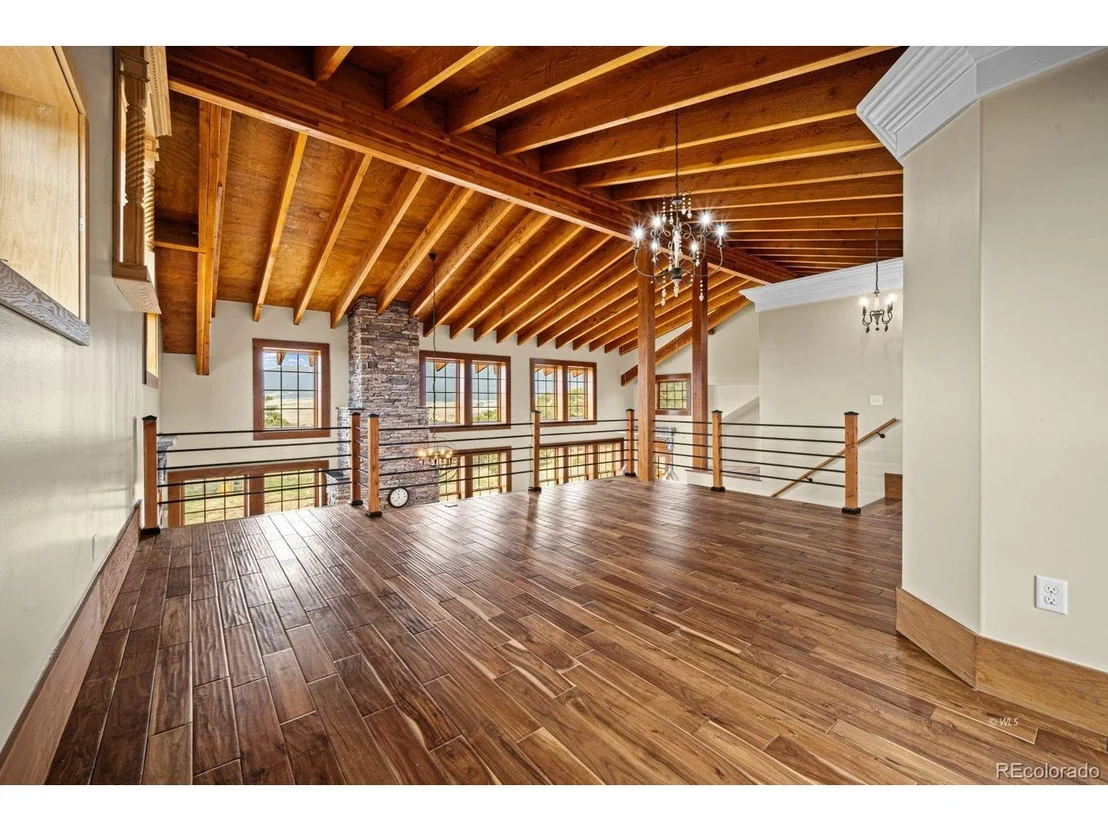 Photo of 325 McMurtrie Rd