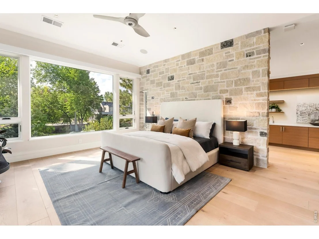 Photo of 2158 Tamarack Ave