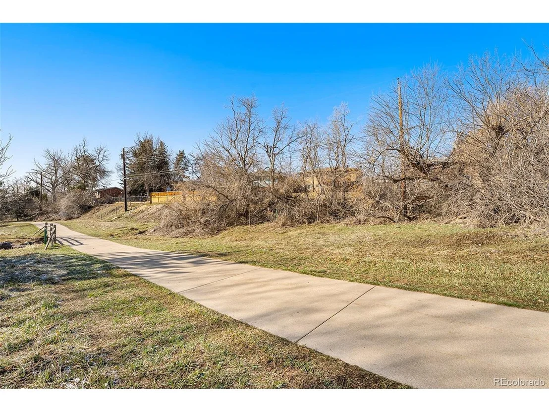 Photo of 217 Iowa Dr