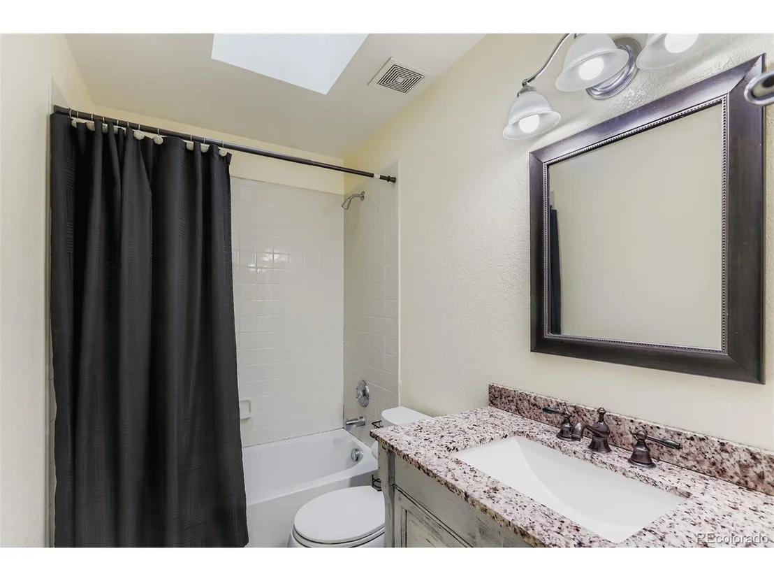 Photo of 6200 Sparrow Ave
