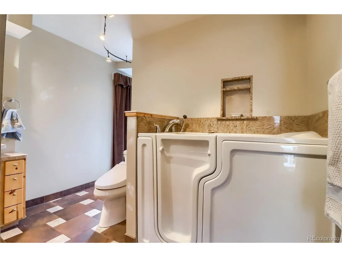 Photo of 4744 Dover St