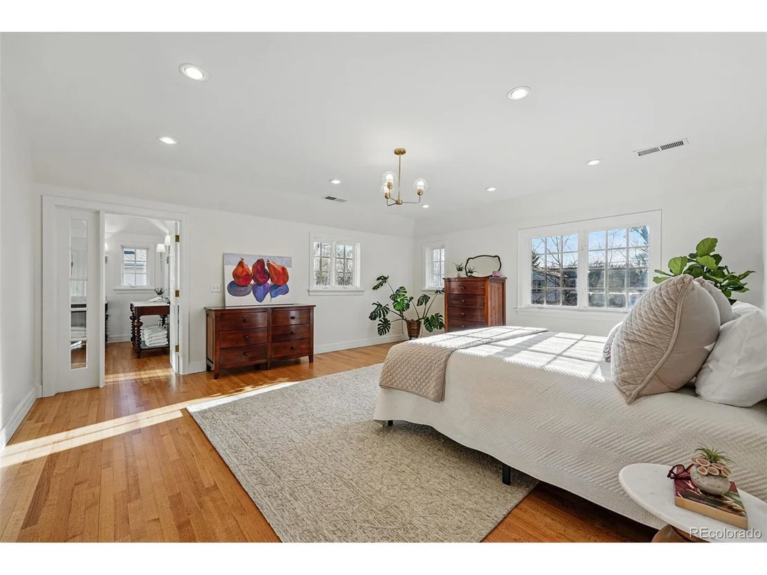 Photo of 1645 Locust St