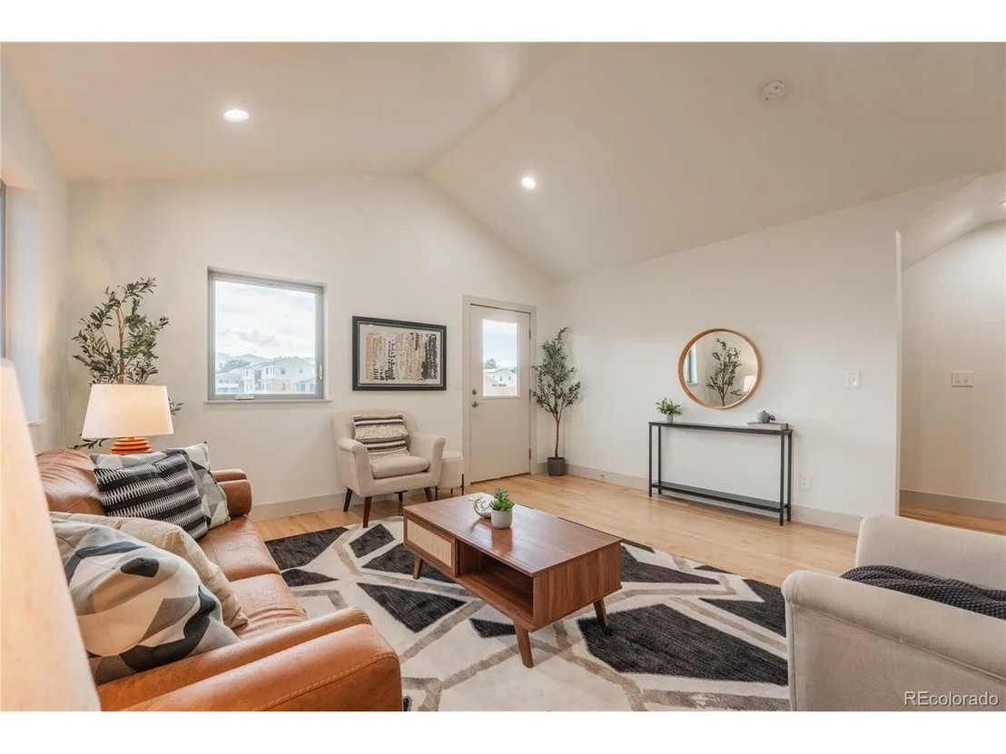 Photo of 6892 Juniper Ct