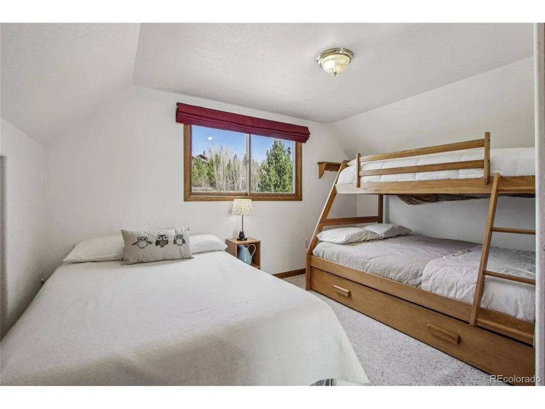 Photo of 22 Lodgepole Ln
