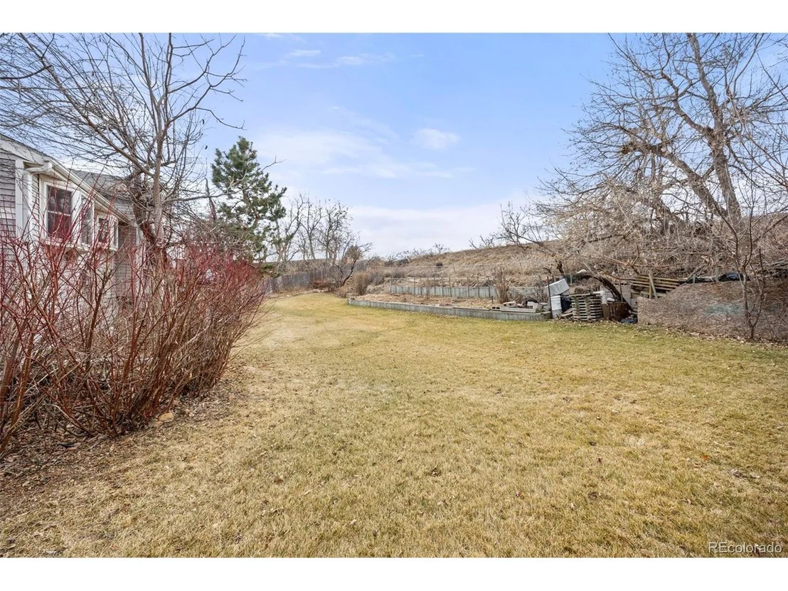 Photo of 8037 Iris Ct
