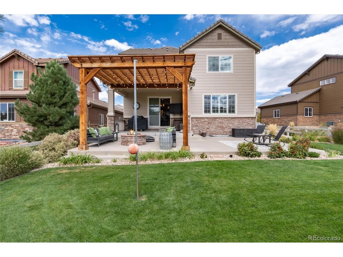Photo of 650 Meadowleaf Ln