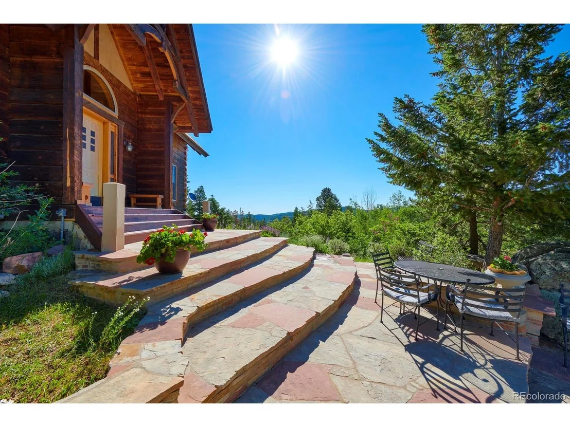Photo of 2847 Ridge