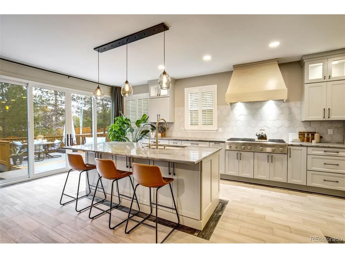Photo of 327 Ingleton Ct