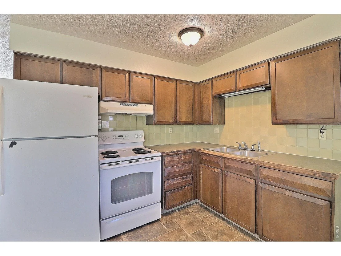 Photo of 3011 Lakeside Dr