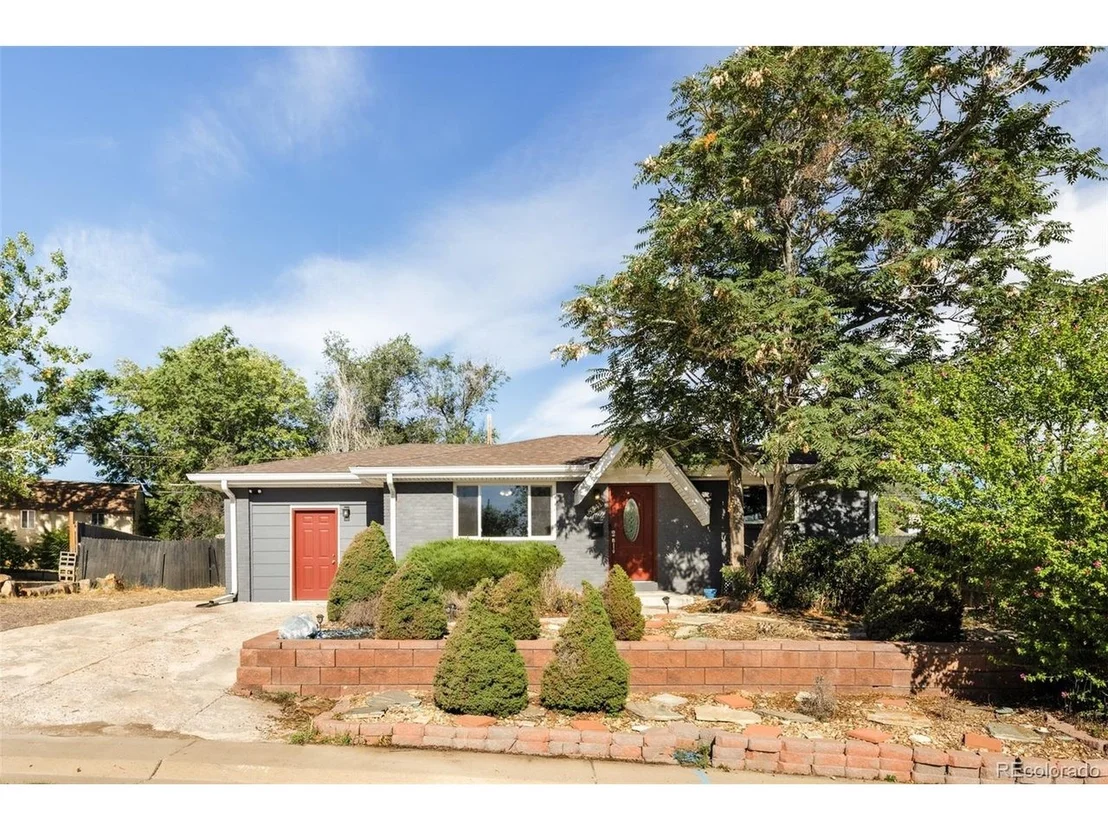 Photo of 8441 Edison Dr