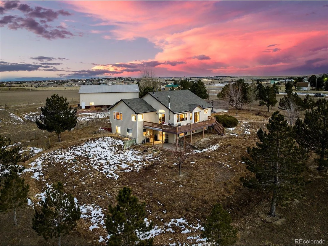 Photo of 855 Gregory Cir