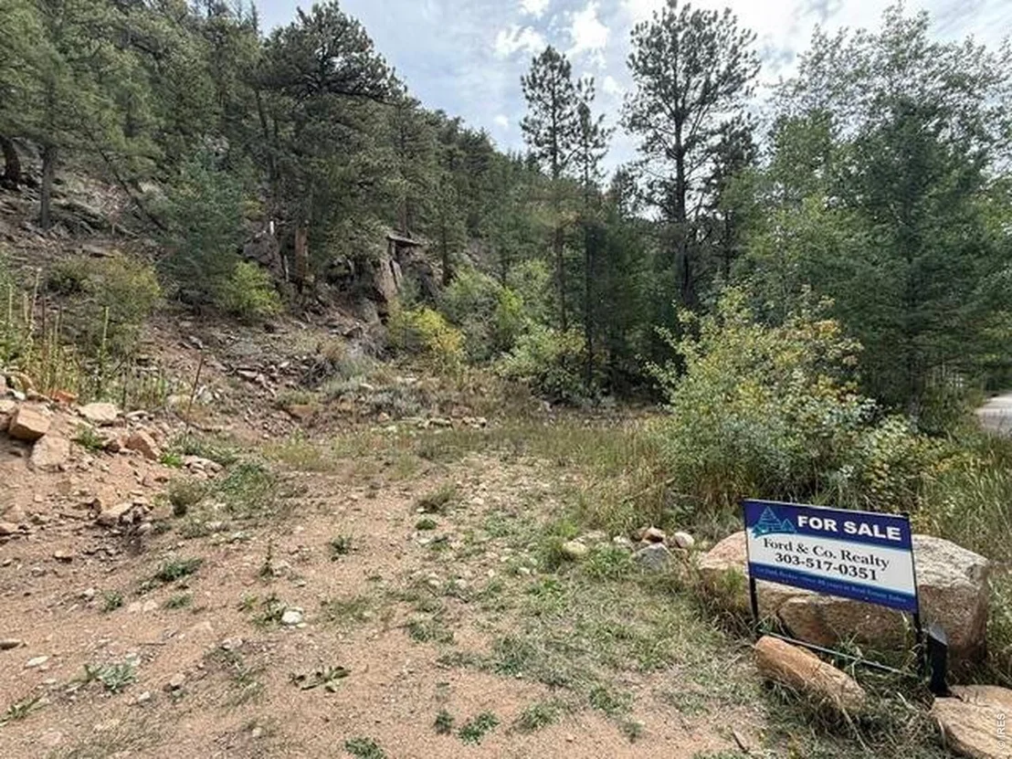 Photo of 555 Riverside Dr