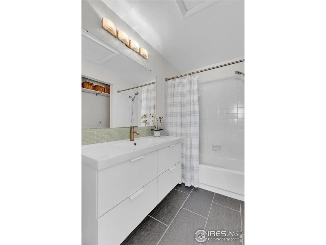 Photo of 3582 Smuggler Way