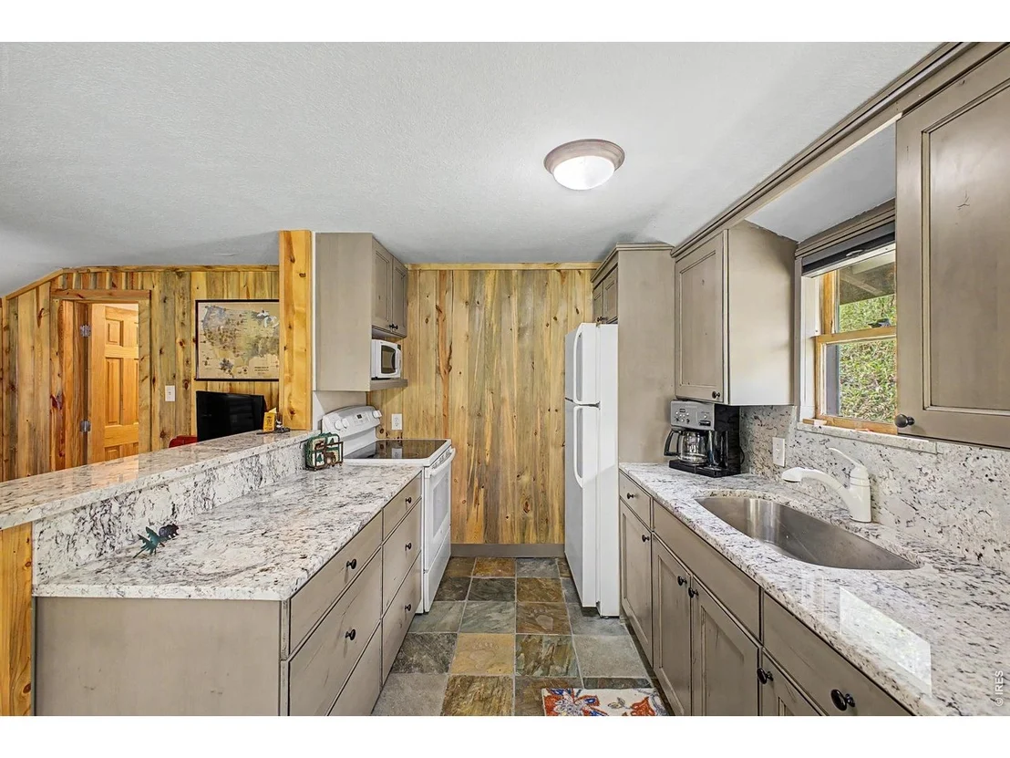 Photo of 259 Riverside Dr