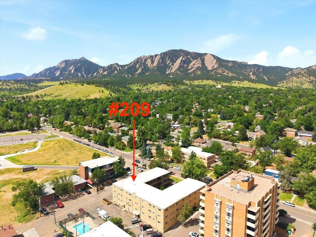 Photo of Unit 209 at 830 20th St