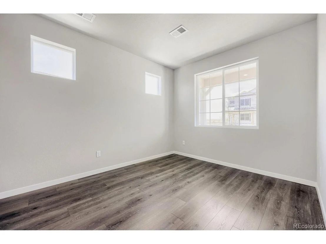 Photo of 46431 Heritage Ave