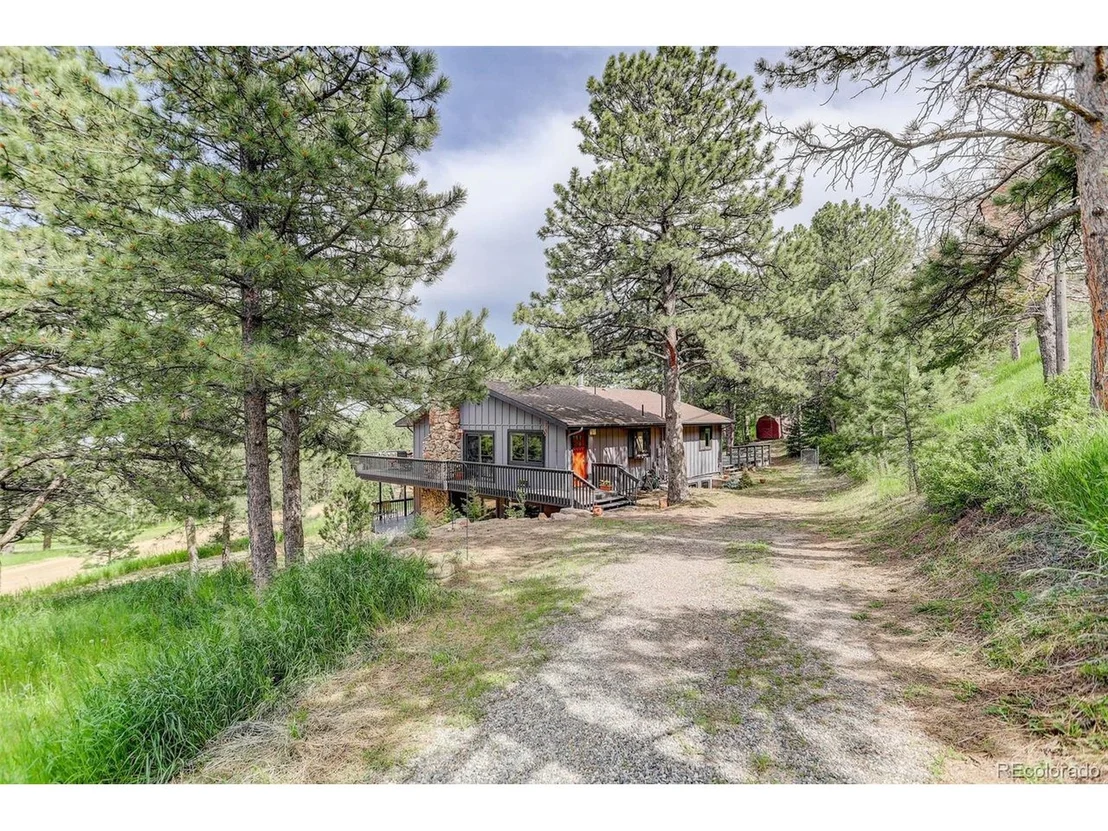 Photo of 586 Brook Rd