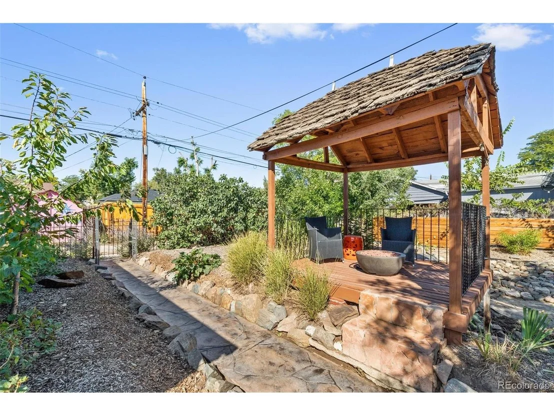 Photo of 3339 Olive St