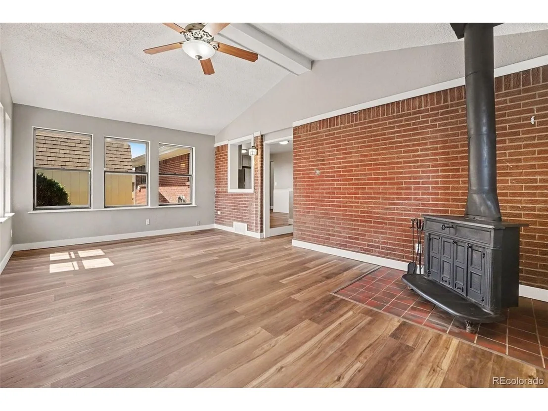 Photo of 400 Leo Ln