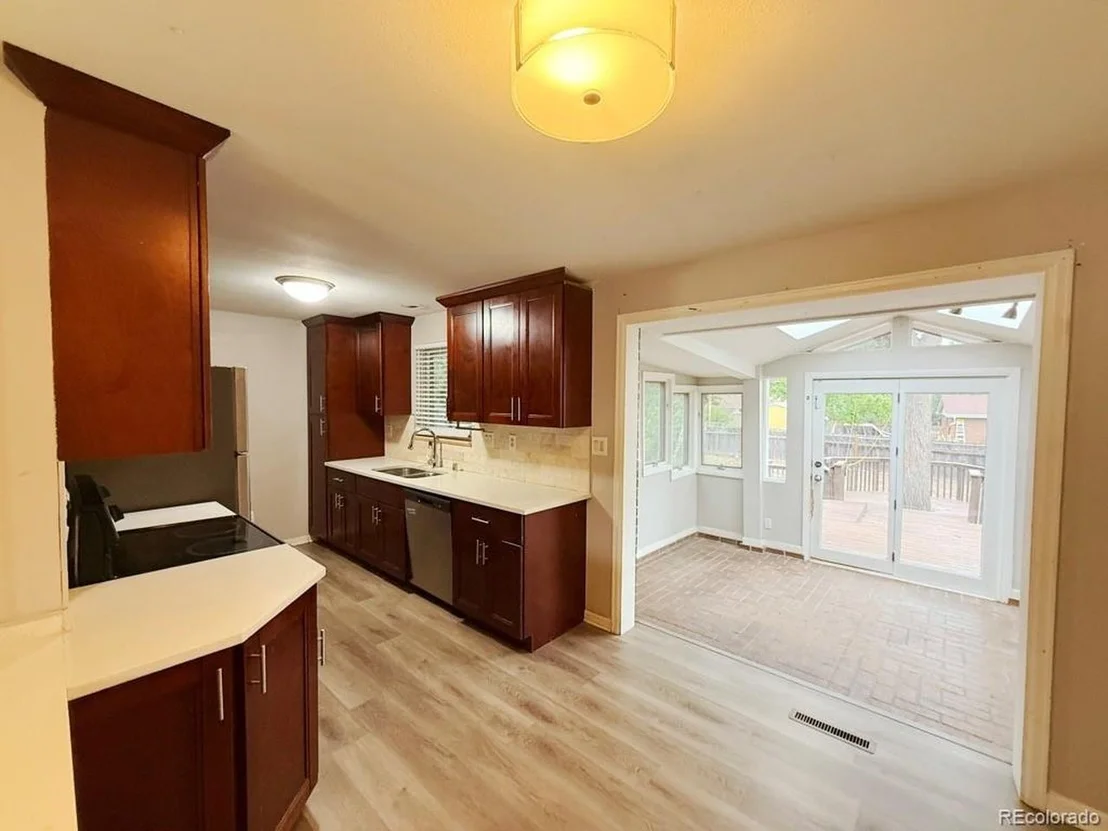 Photo of 562 W Easter Ave
