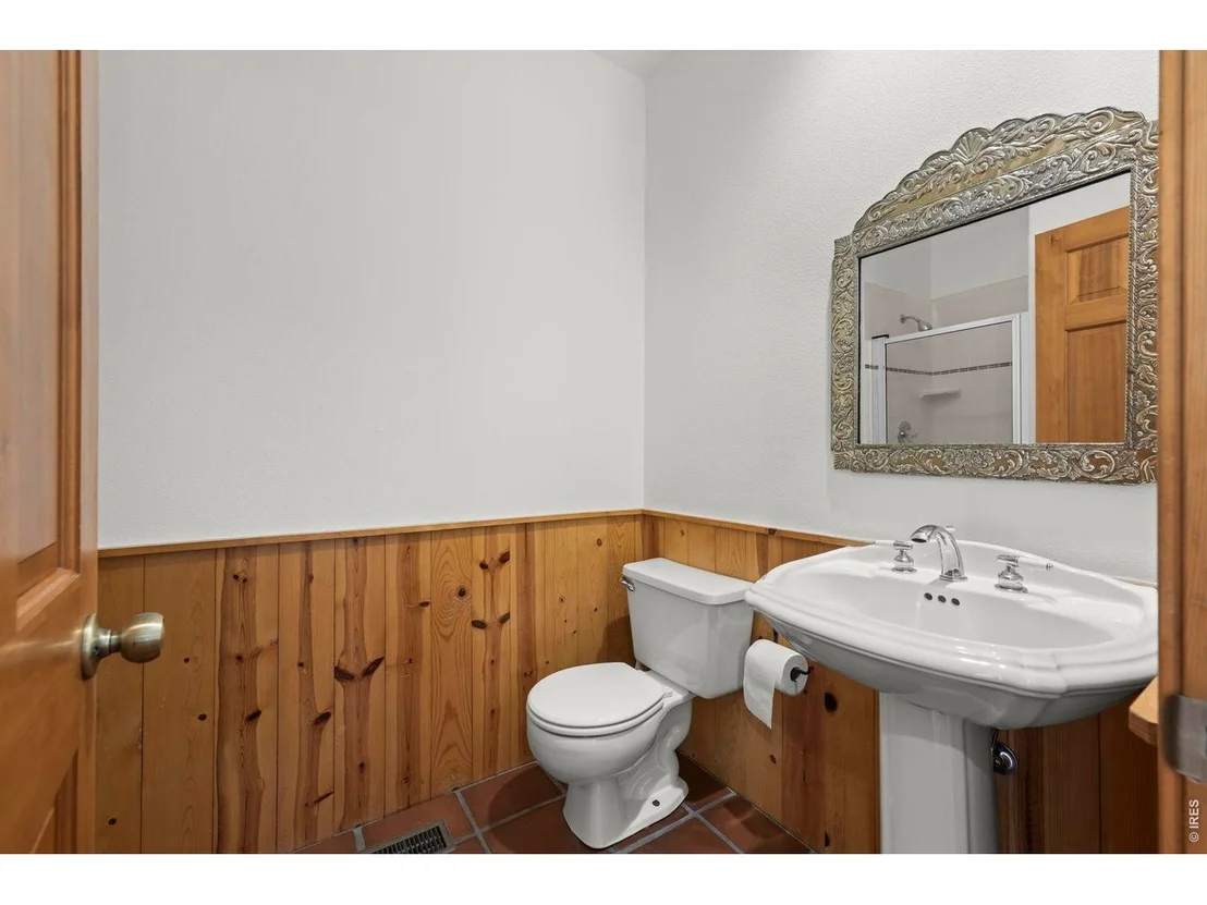 Photo of 1001 Utica Cir