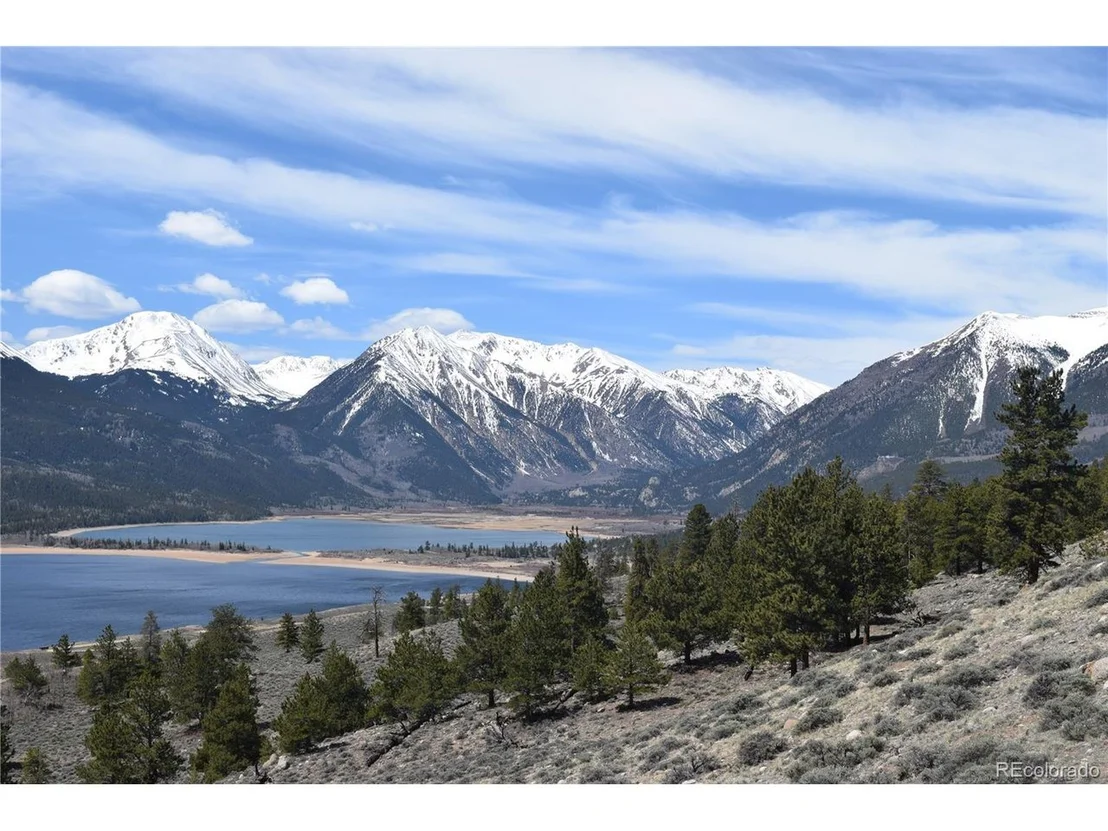 Photo of 483 Mt. Elbert Dr