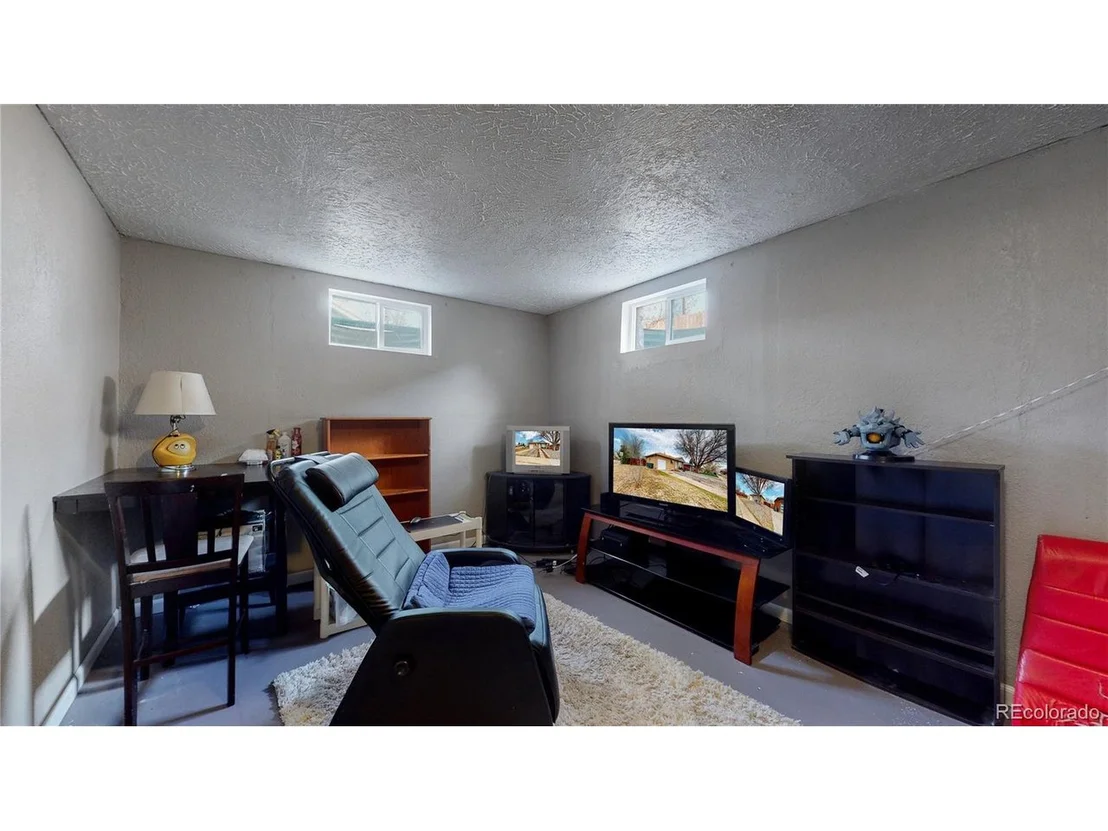 Photo of 423 Leonard Ln