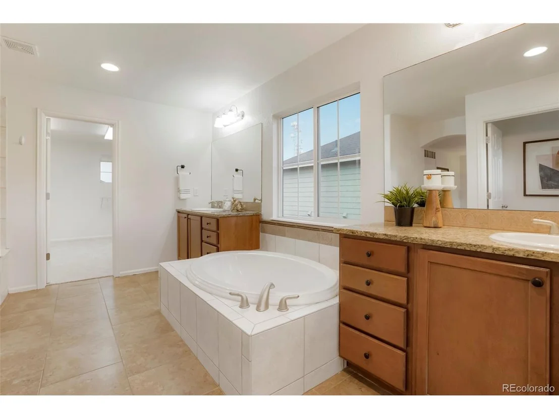 Photo of 520 N Flat Rock Cir