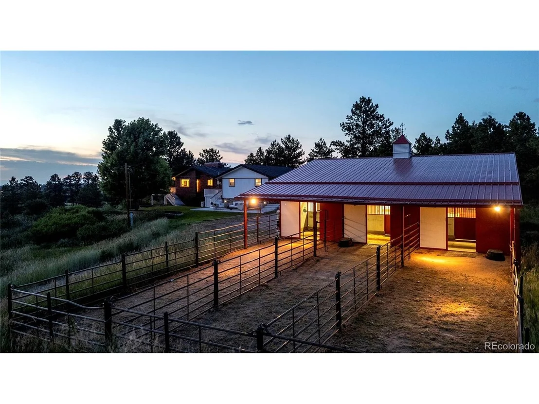 Photo of 6685 Chalet Cir