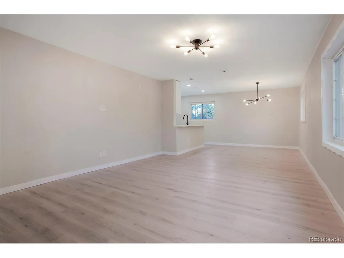 Photo of 991 Russell Blvd