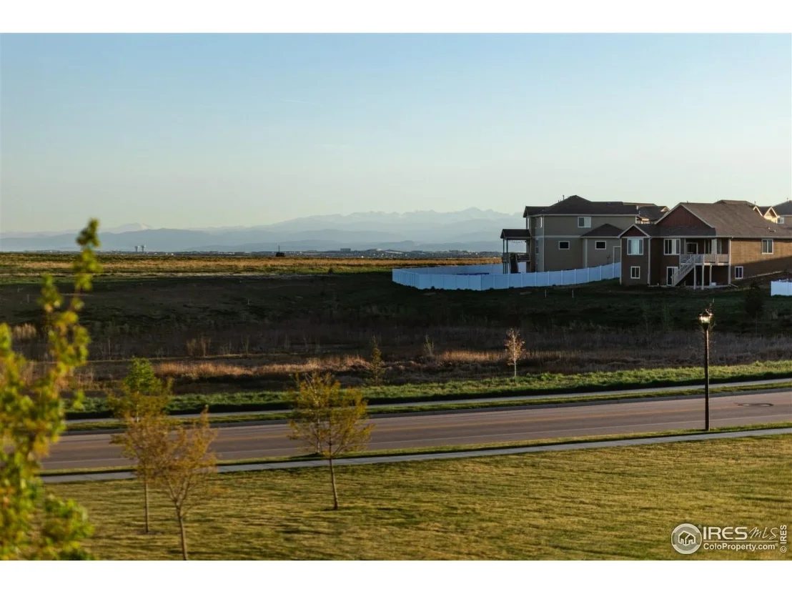 Photo of 985 Axis Dr