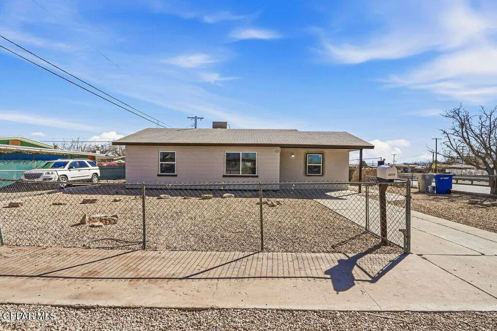 Photo of 5000 MEADE Court
