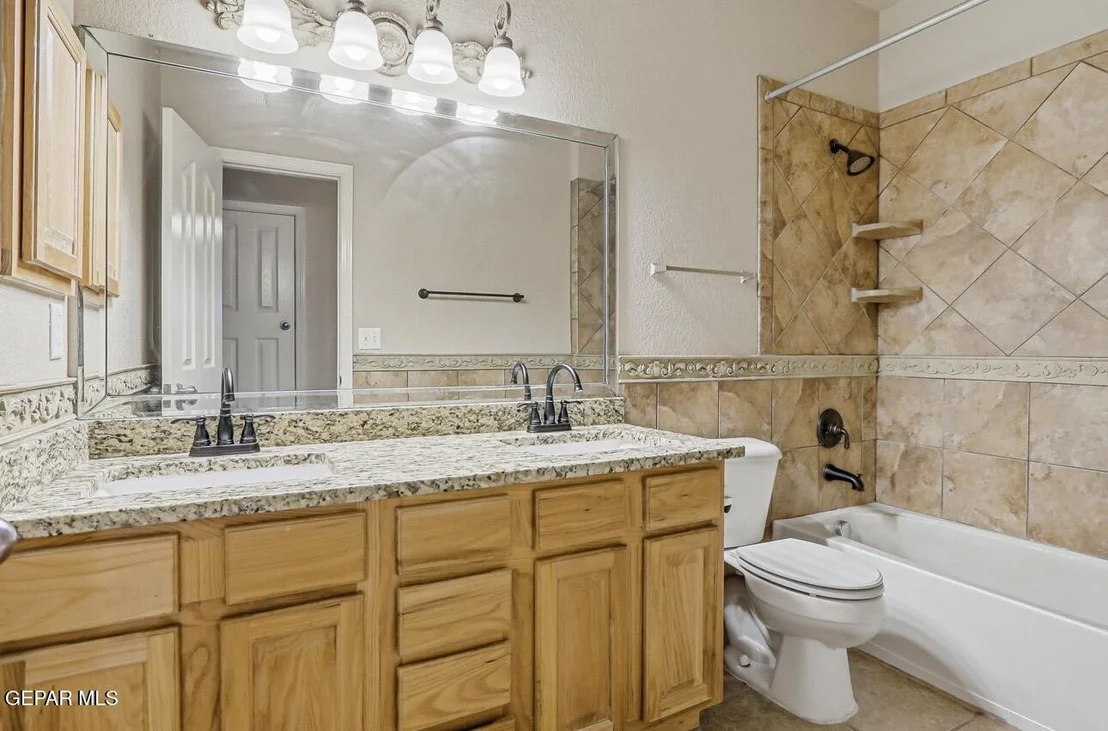 Photo of 524 BREWSTER Place