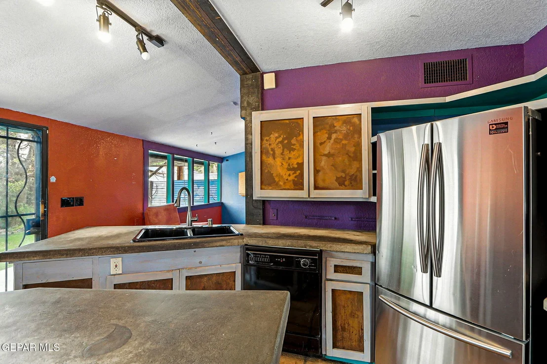 Photo of 511 E. Blanchard Avenue