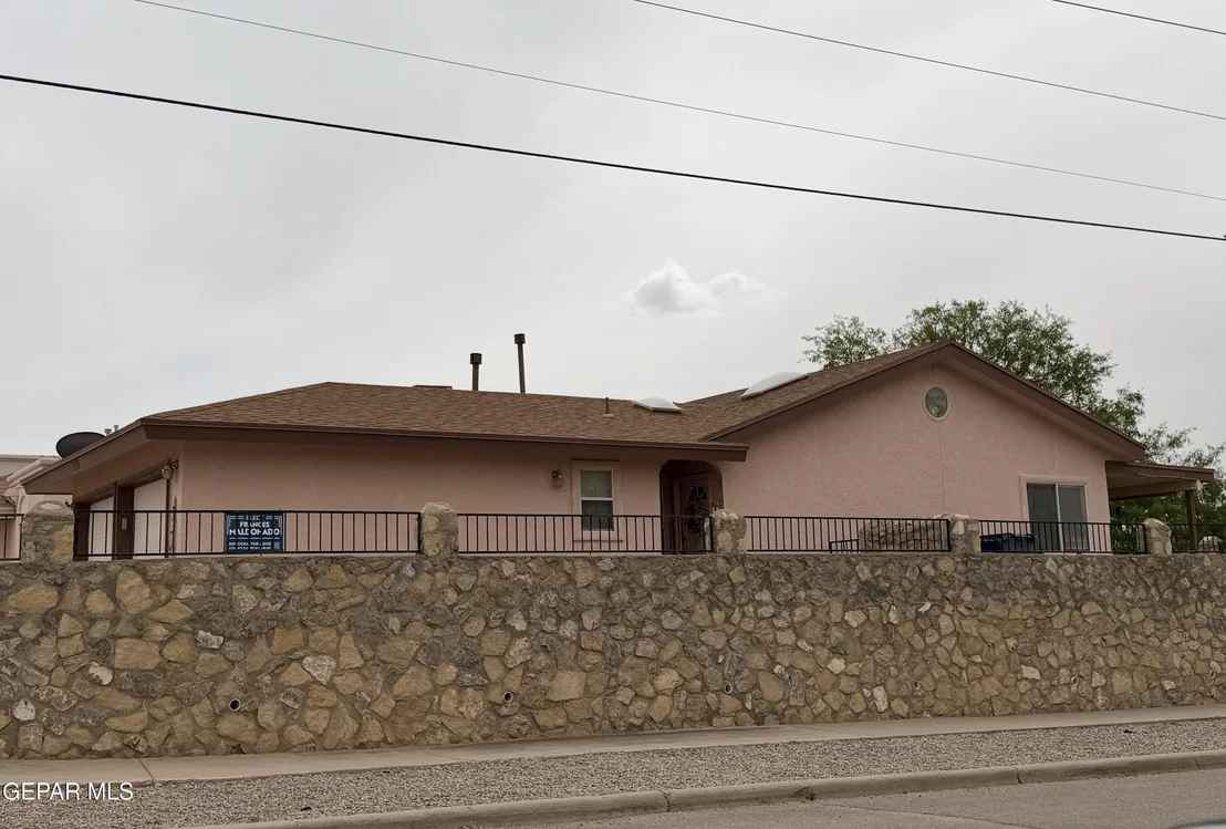 Photo of 2219 KING JAMES Place
