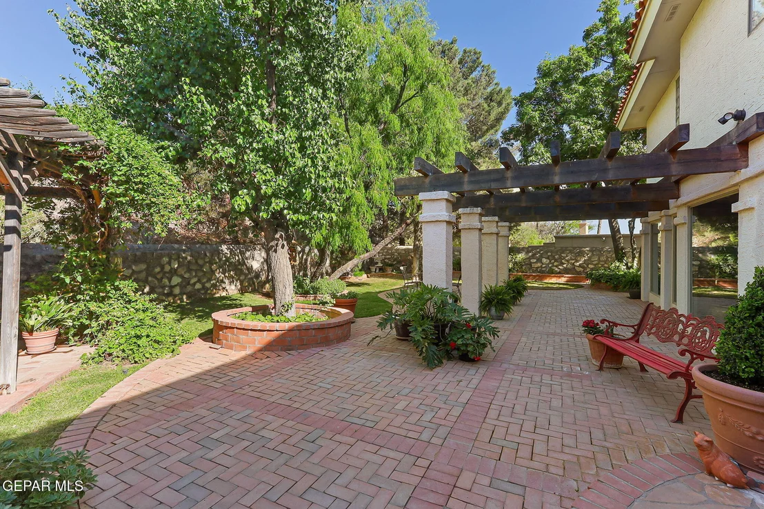 Photo of 628 SPRING CREST Drive