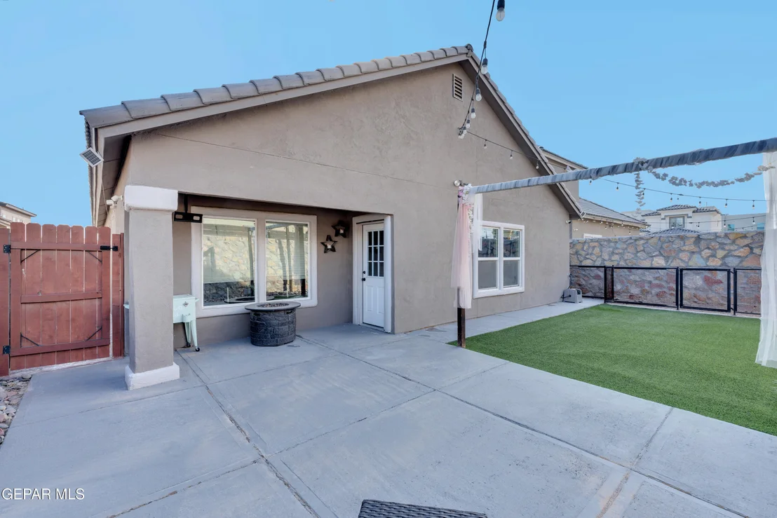 Photo of 762 FLEXFORD Street