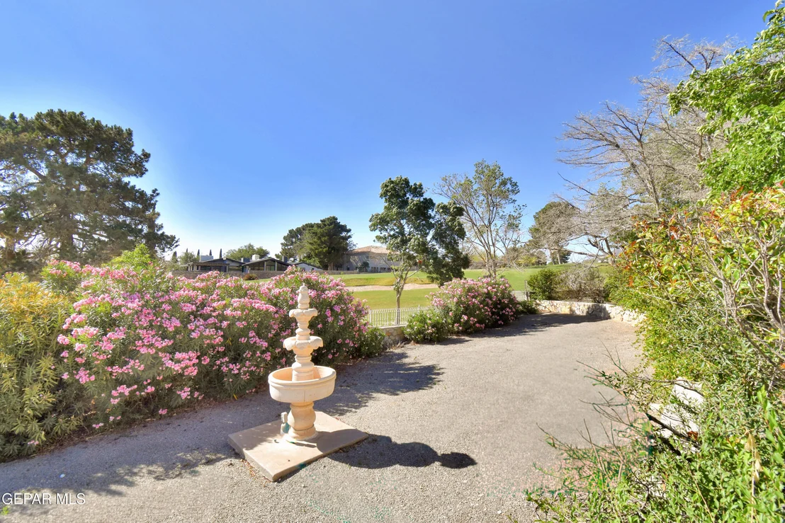 Photo of 849 River Oaks Drive