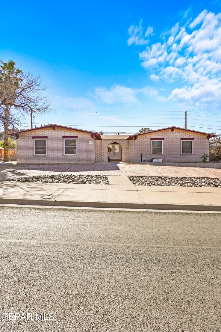Photo of 700 DE LEON Drive
