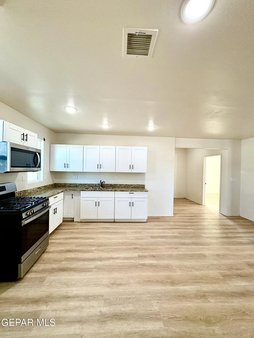 Photo of 11420 DORIS Road