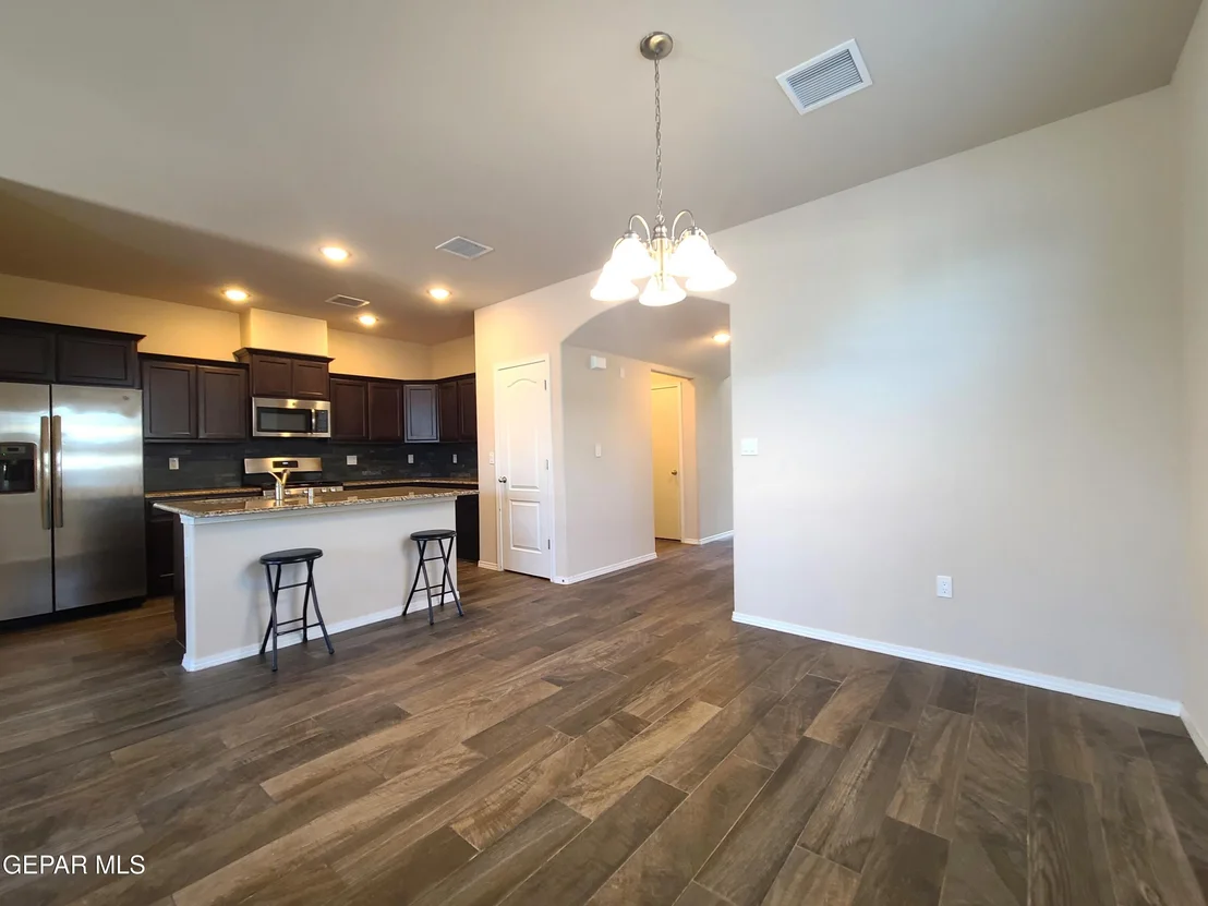 Photo of 7421 EAGLE VISTA Drive