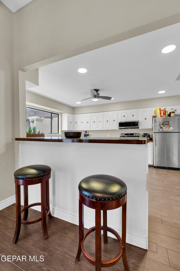Photo of 425 VALPLANO Drive