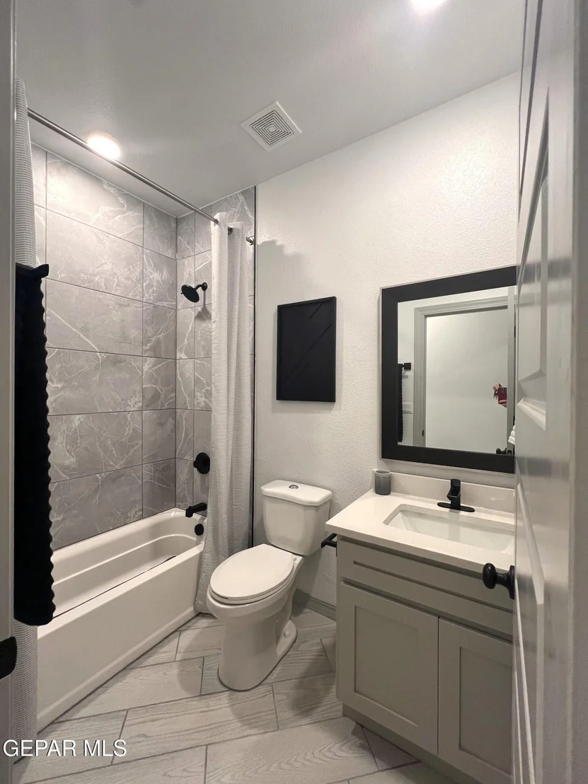 Photo of 564 Oakmont Place